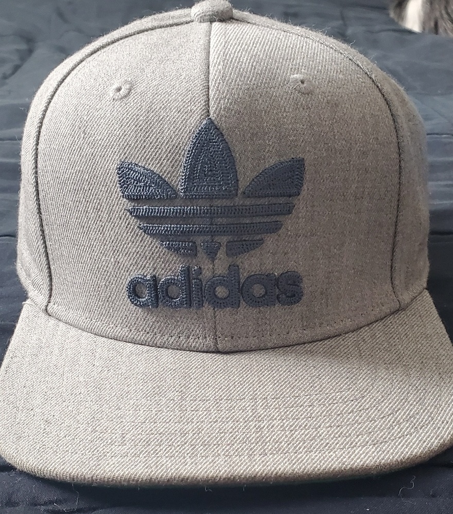 Adidas retro logo snapback hat new without tags